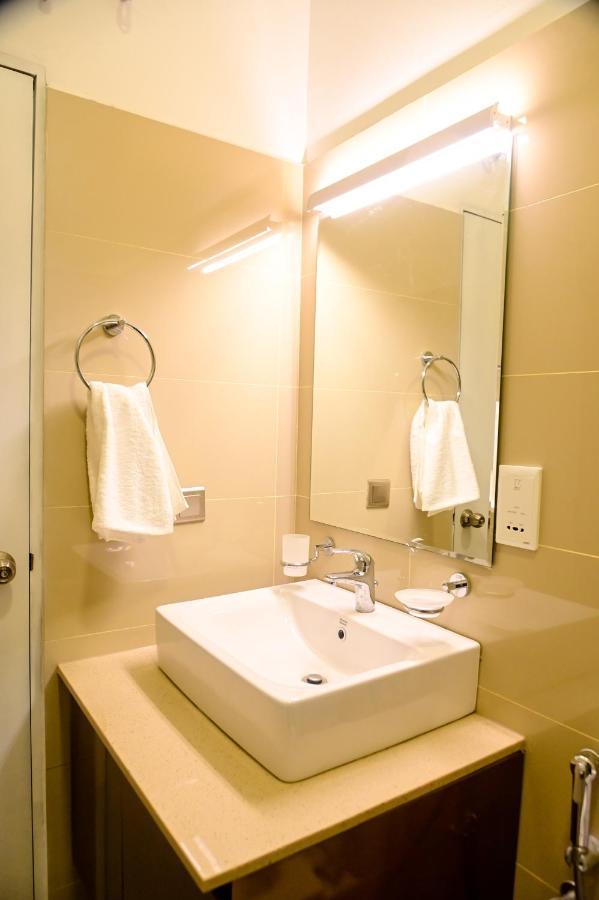 Ocean Breeze - Udaya Luxury Apartments Негомбо Экстерьер фото