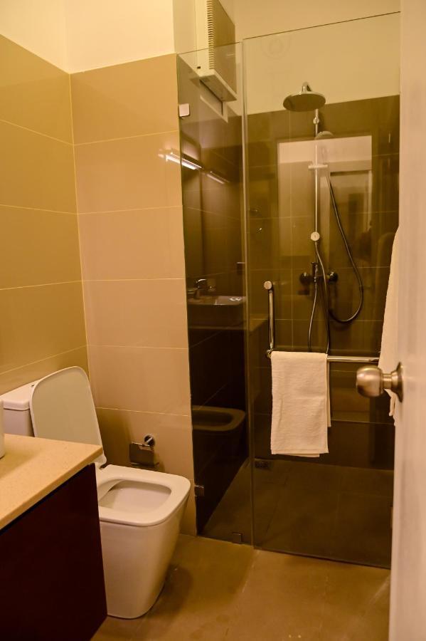 Ocean Breeze - Udaya Luxury Apartments Негомбо Экстерьер фото