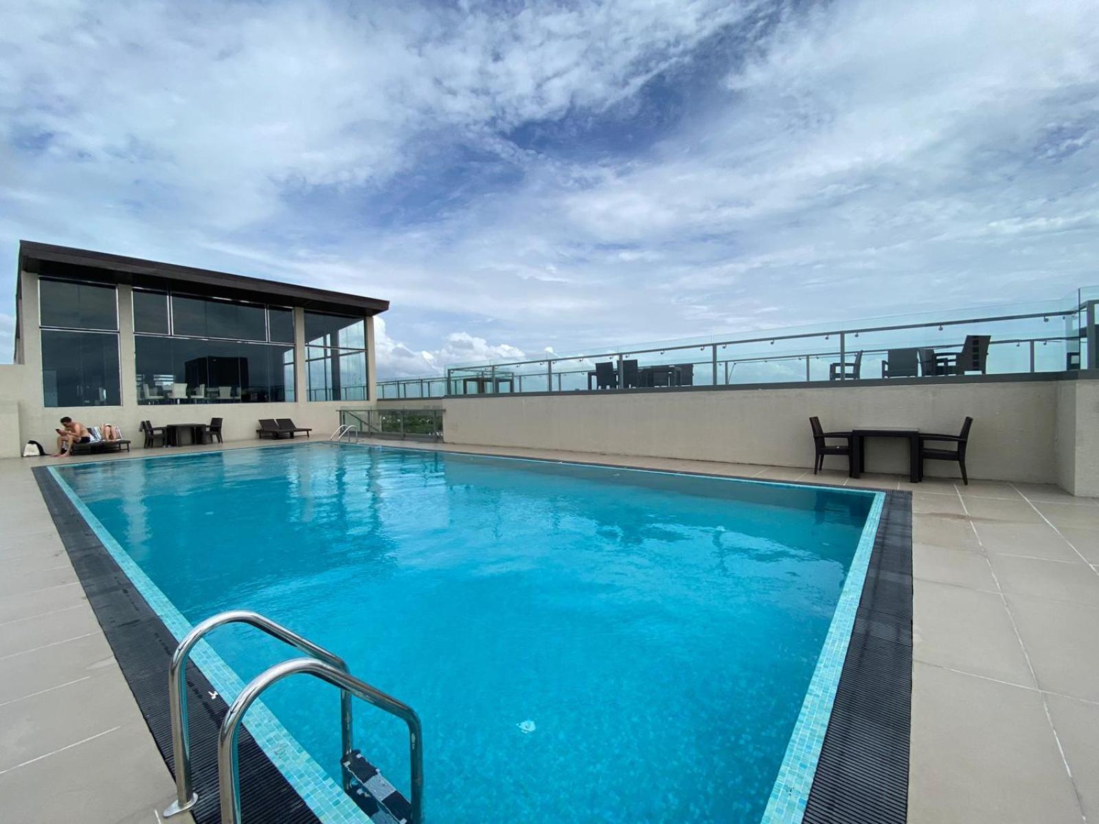 Ocean Breeze - Udaya Luxury Apartments Негомбо Экстерьер фото