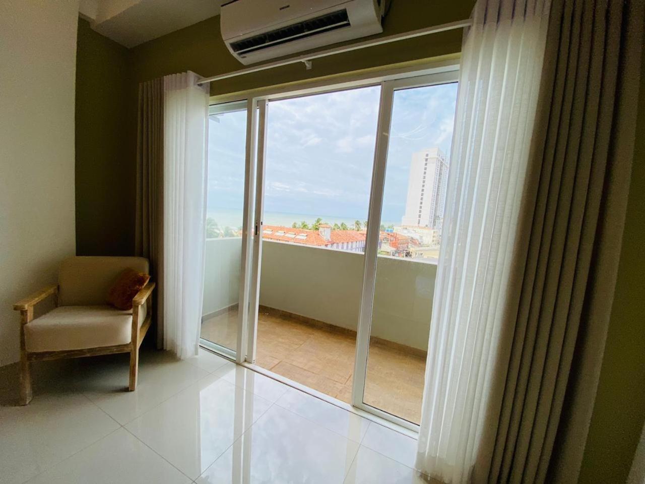 Ocean Breeze - Udaya Luxury Apartments Негомбо Экстерьер фото